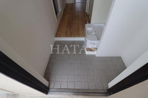 玄関　同物件別部屋です。