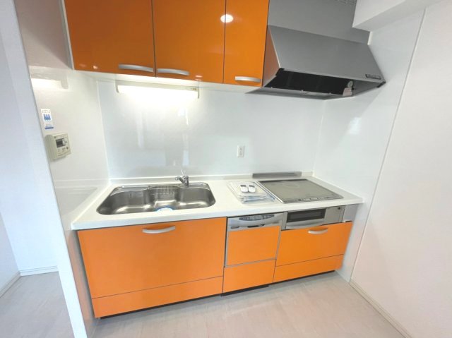 キッチン　イメージとして同マンション他部屋を表示しています