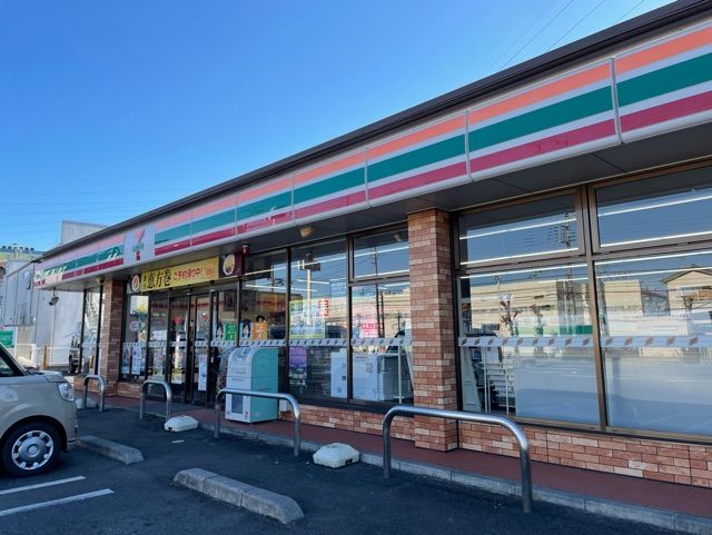 コンビニ　セブンイレブン（コンビニ）まで800m