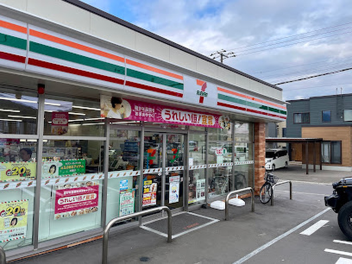 コンビニ　セブン-イレブン（コンビニ）まで400m