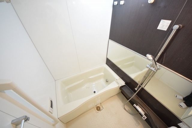 バス・シャワールーム　お問合せは(株)タウンハウジングレジデンス事業部　赤坂店・…