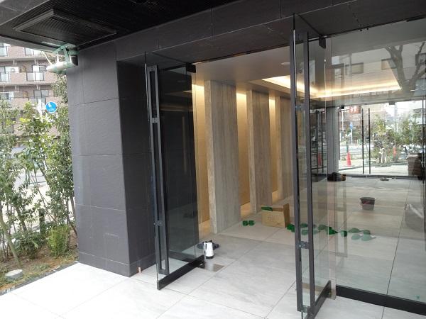 エントランス　落ち着いたエントランスです