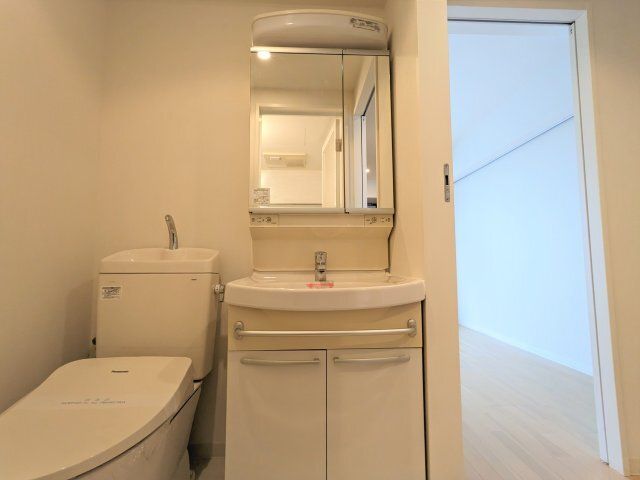 洗面設備　独立洗面台です