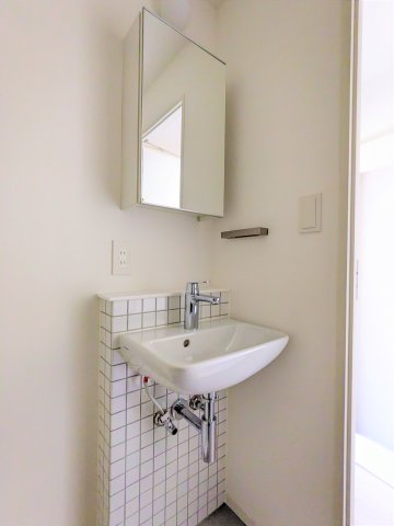 洗面設備　コンパクトで使いやすい洗面所