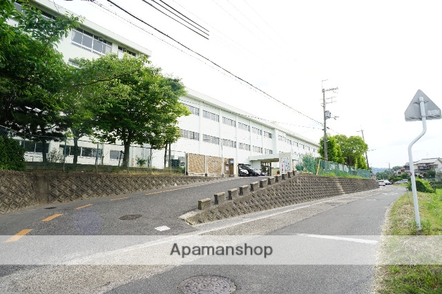 小学校　奈良市立六条小学校（小学校）まで167m