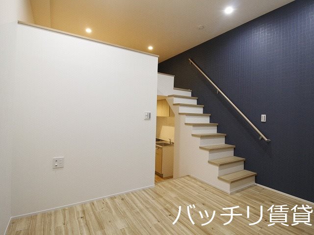 居室・リビング　別号室の画像。現況を優先します。