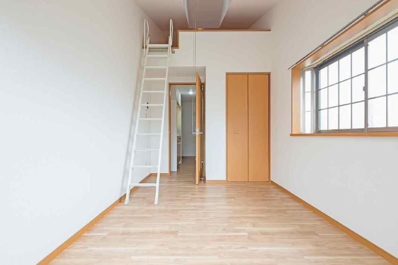 居室・リビング　同物件別室写真