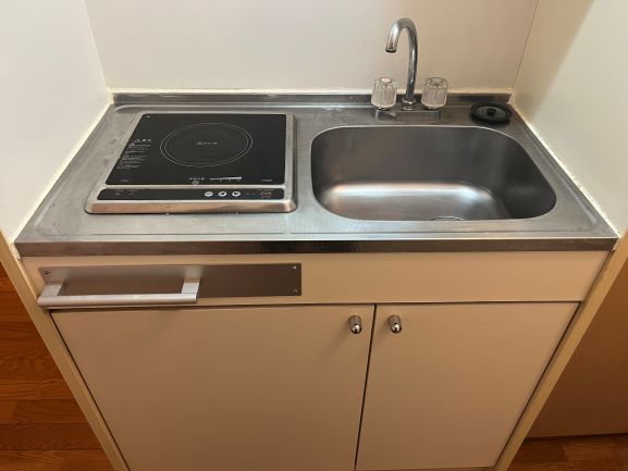 キッチン　電熱タイプのコンロが１口