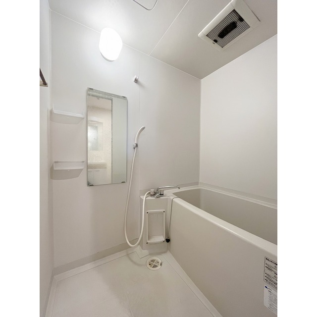 バス・シャワールーム　同間取りの別部屋の写真となります