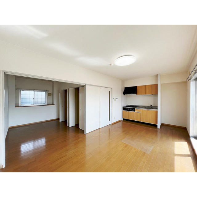 居室・リビング　同間取りの別部屋の写真となります