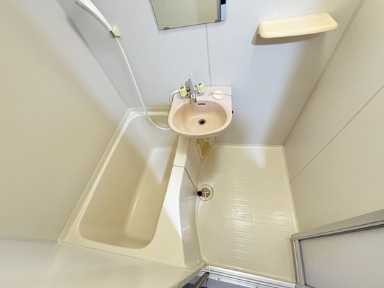 バス・シャワールーム　※別部屋の写真です