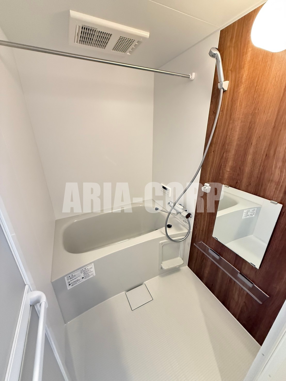 バス・シャワールーム　追炊き・浴室乾燥機付きのバスルーム♪