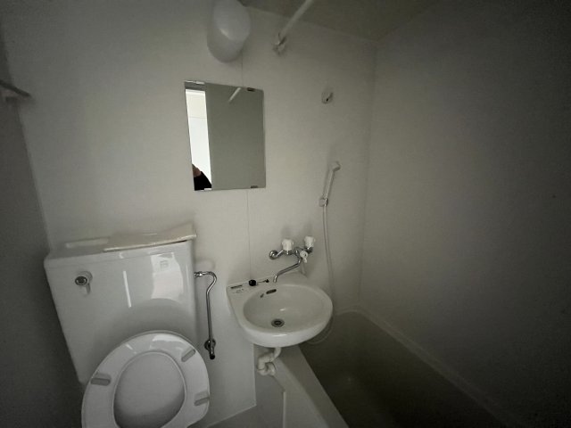 バス・シャワールーム　シンプルで機能的なユニットバスです♪