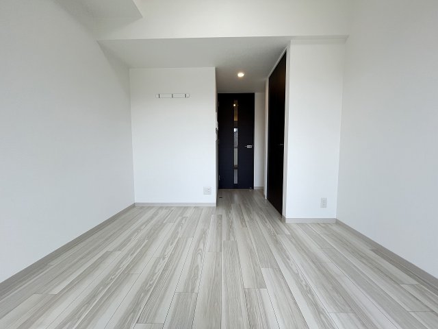 その他部屋・スペース　落ち着いた色調の寝室です