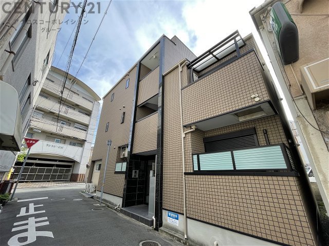 建物外観　オートロックで外部の人間が簡単に出入りできないため安心です。