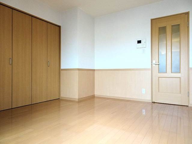 居室・リビング　使いやすいほぼ正方形８．７帖の開放的な洋室♪