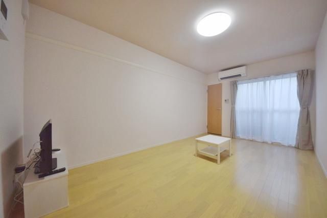 居室・リビング　★広々８．７帖の洋室★