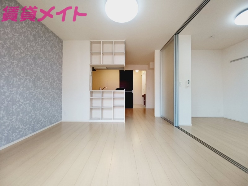 居室・リビング　反転タイプ参考写真