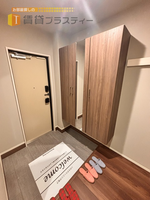 玄関　大きなシューズボックス付き。