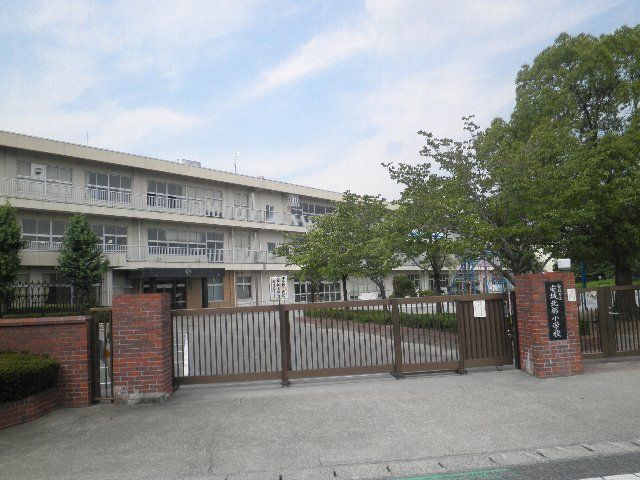 小学校　安城北部小学校（小学校）まで1300m