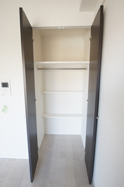 収納　ハンガーパイプ付きのクローゼットです。