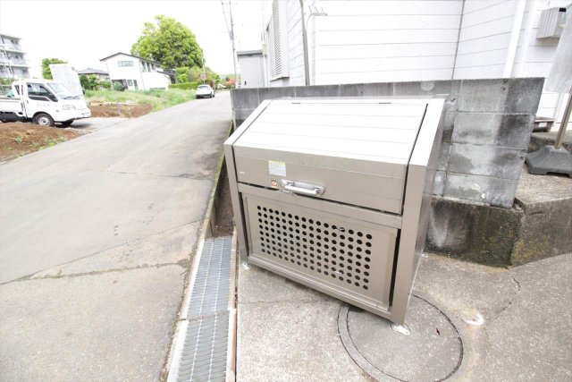 エントランス　ゴミ捨て場