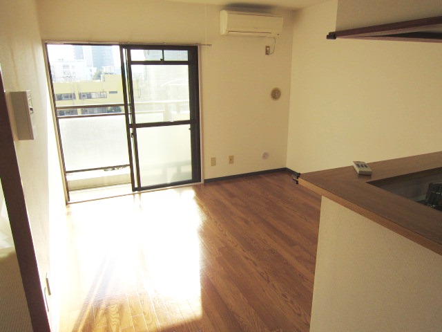 居室・リビング　※別号室の参考写真です。