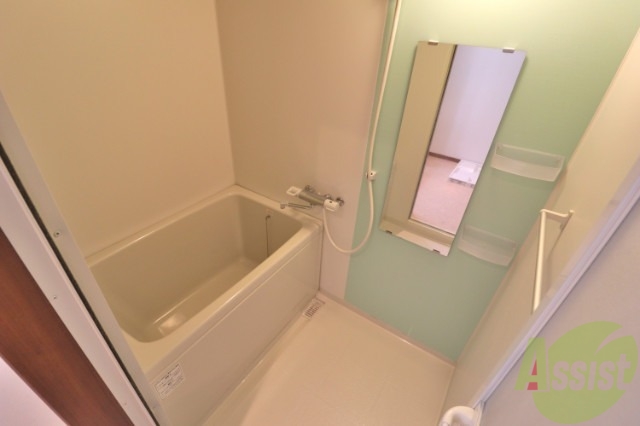 バス・シャワールーム　鏡付きバスルーム！