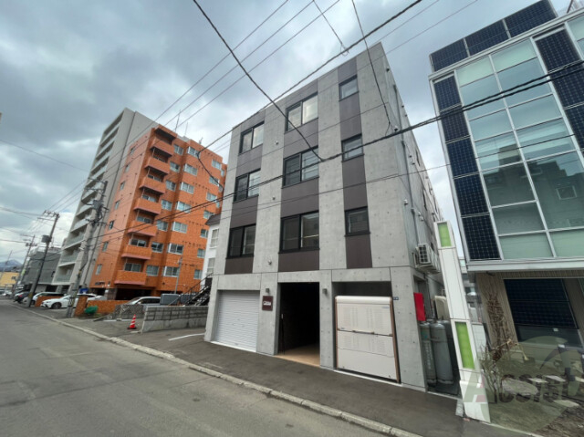 建物外観　札幌市中央区南１０条西「グローリア南１０条」