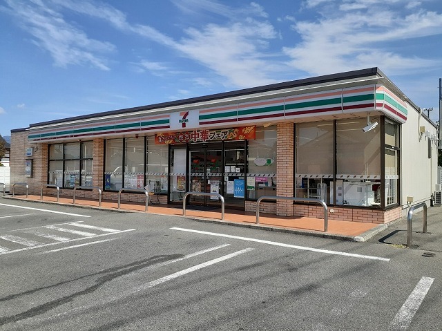 コンビニ　セブンイレブン甲府大里店（コンビニ）まで250m