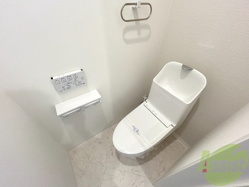 トイレ　トイレは温水洗浄便座付で快適に過ごせそうです。
