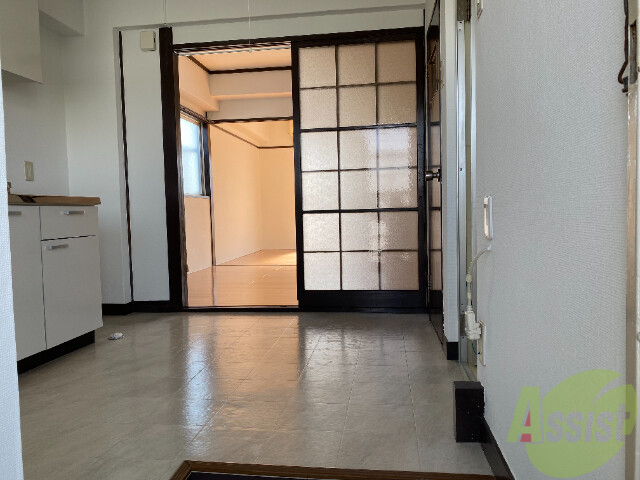 玄関　玄関から見たお部屋です。奥行で広さ伝わりますでしょうか