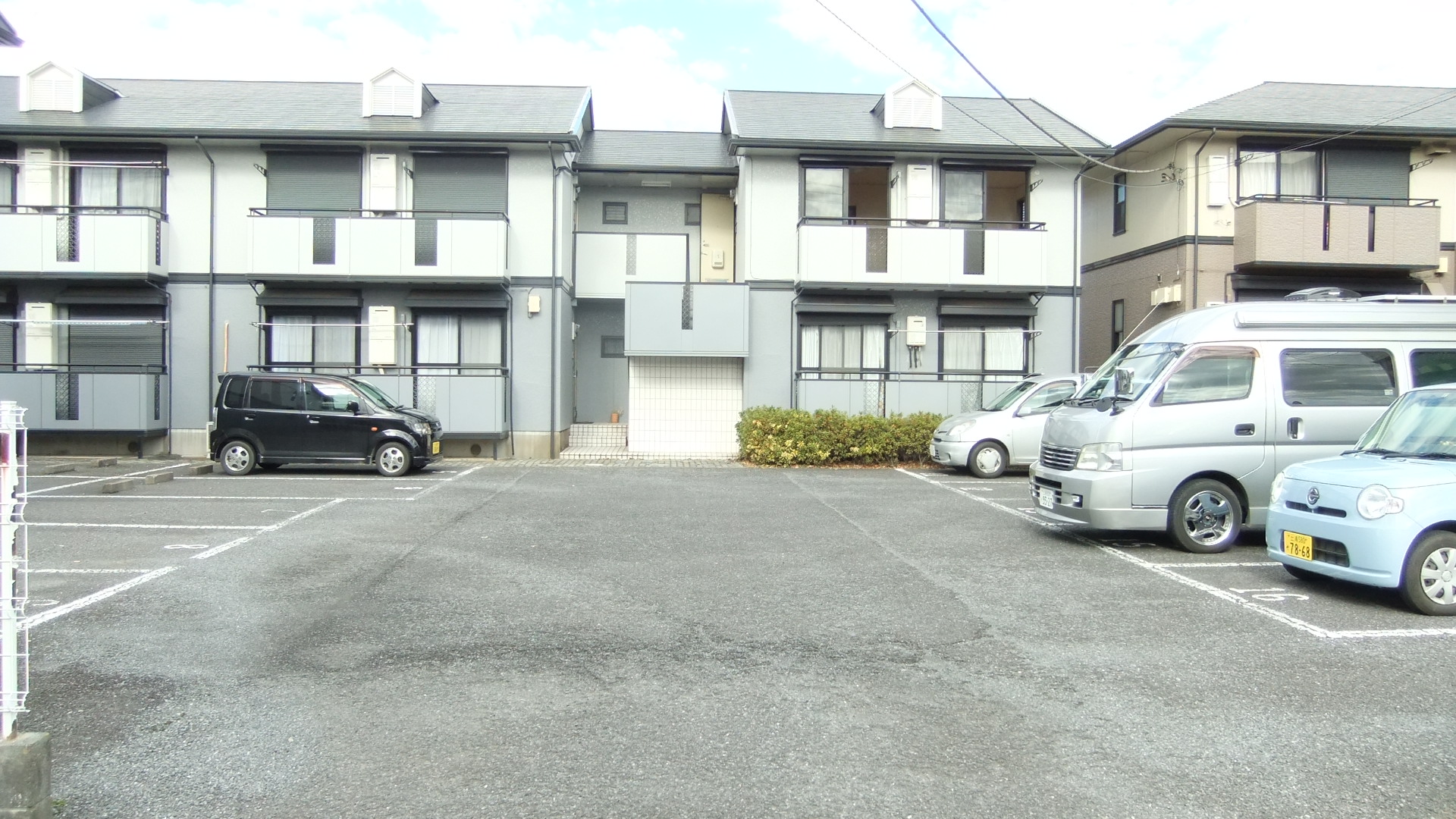 建物外観　閑静住宅街　陽当たり良好　駐車場有り