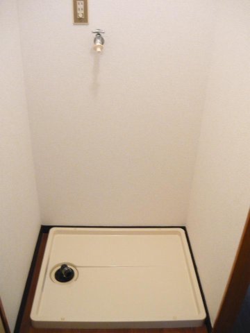洗面設備　明るい洗面所です