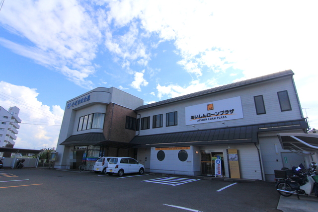 銀行　愛媛信用金庫東環状束本支店（銀行）まで411m