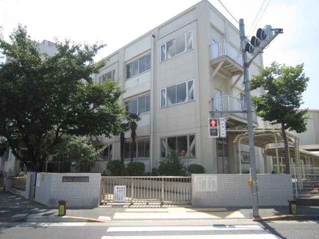 小学校　江戸川区立本一色小学校（小学校）まで520m