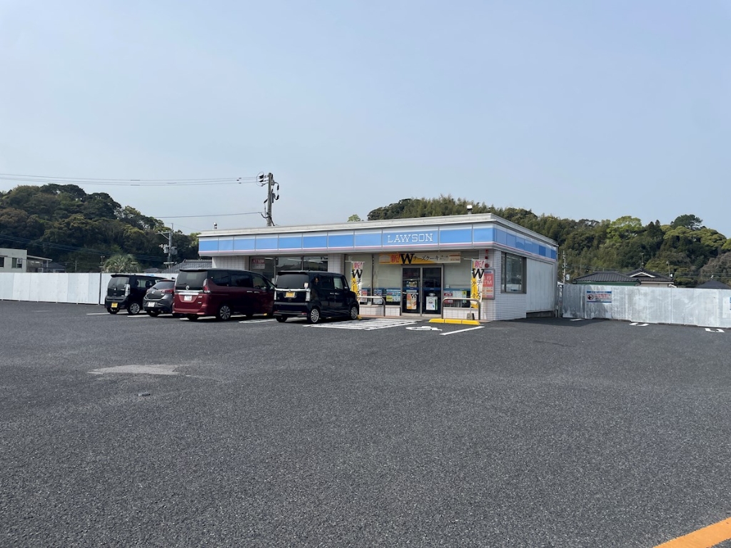コンビニ　ローソン 鹿児島中山自由ヶ丘店（コンビニ）まで386m