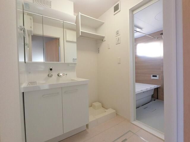 洗面設備　写真は別の部屋のものです。