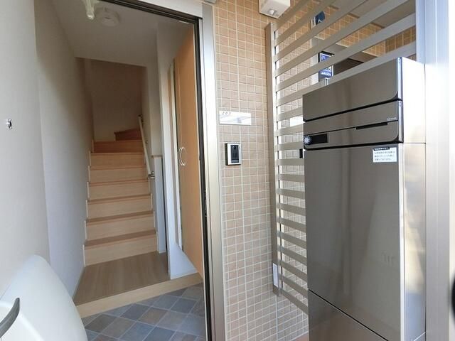 玄関　写真は別の部屋のものです。