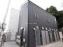 建物外観　高台に建つデザイナーズコーポ