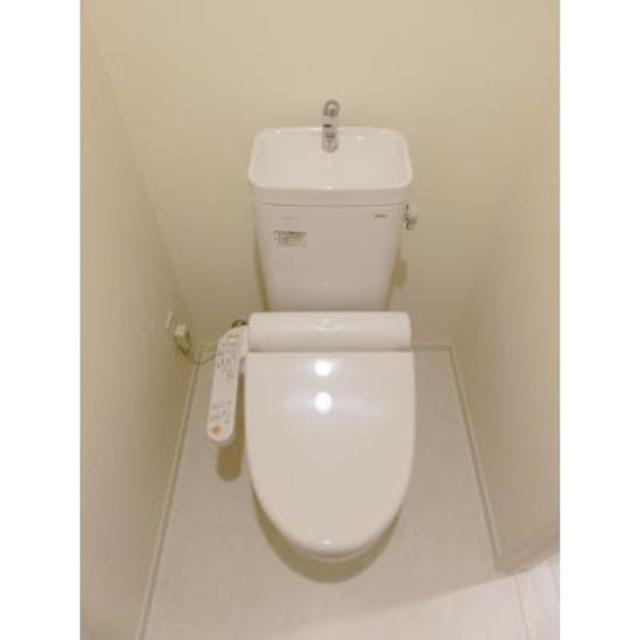 トイレ　※写真は同タイプ住戸です。