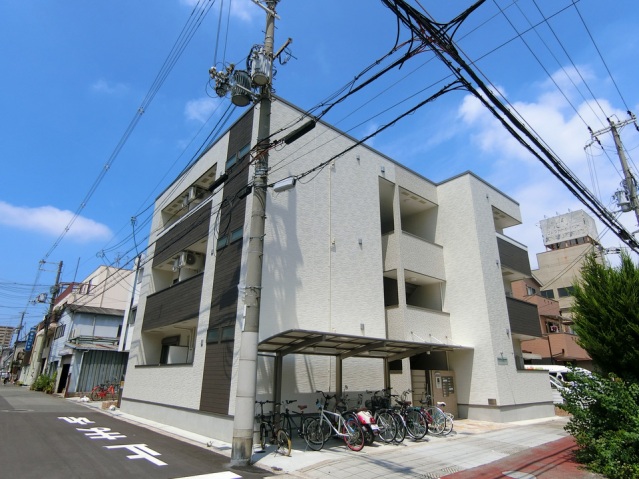 建物外観　東南角地で日当り良好