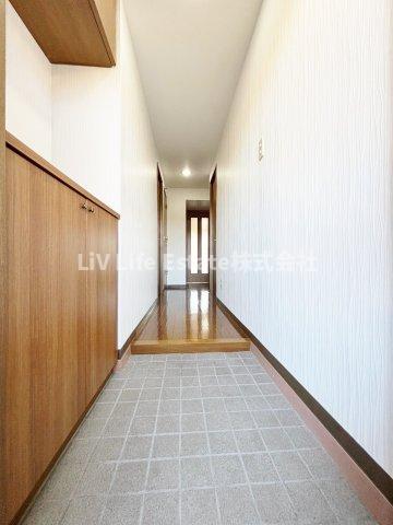 玄関　同マンション参考写真