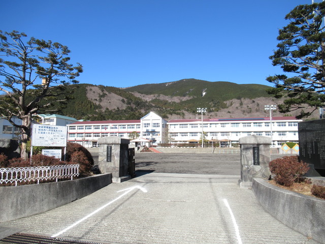 小学校　小山町立須走小学校（小学校）まで960m