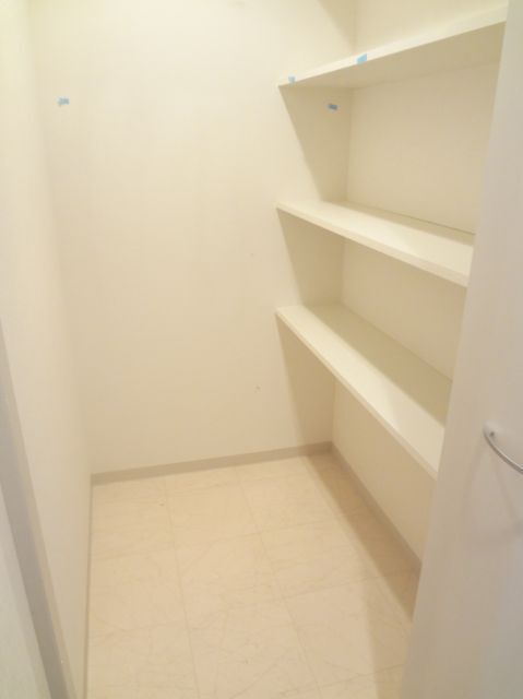 収納　１号室の写真の為、反転です