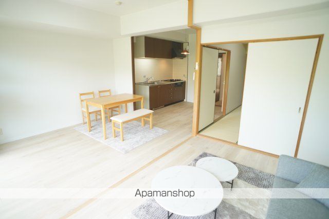 ノバ学園前3番館の居間写真