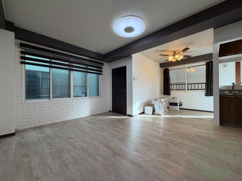 居室・リビング　広くてキレイなお部屋が広がっていて、充実した生活が送れそう。