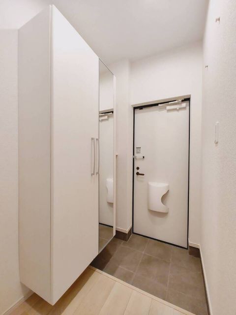 ゼロツー参番館の玄関写真