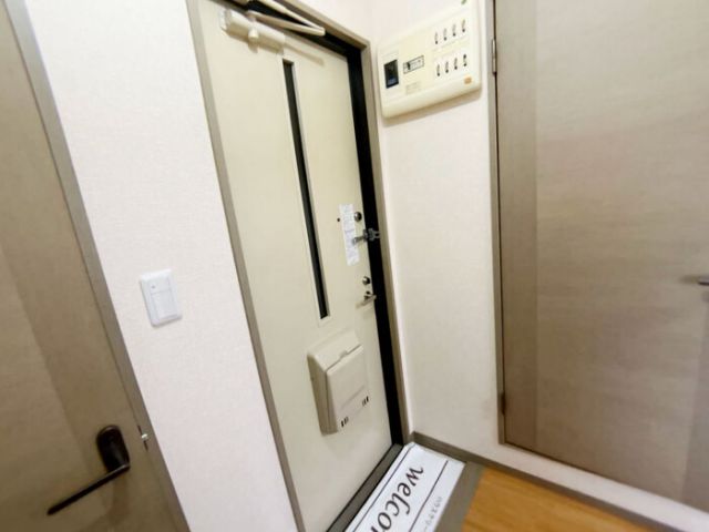 ＪＲ奥羽本線 秋田駅 バス乗車時間：15分 最寄りバス停で下車 徒歩3分 2階建 築28年の玄関写真
