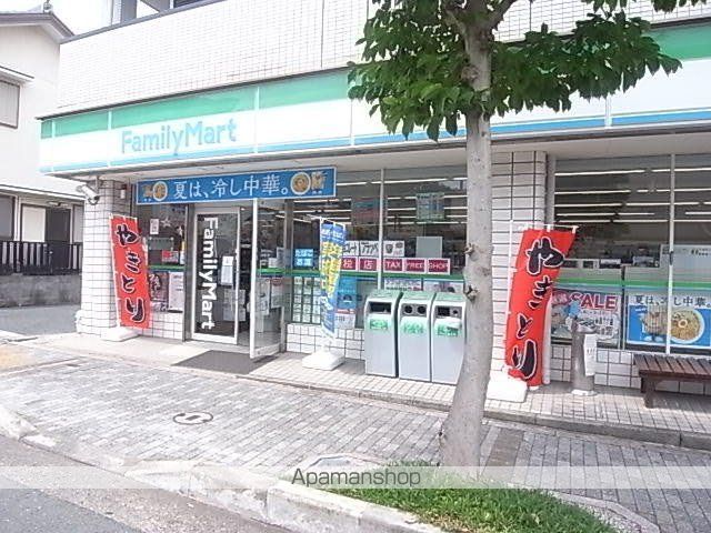コンビニ　ファミリーマート（コンビニ）まで882m
